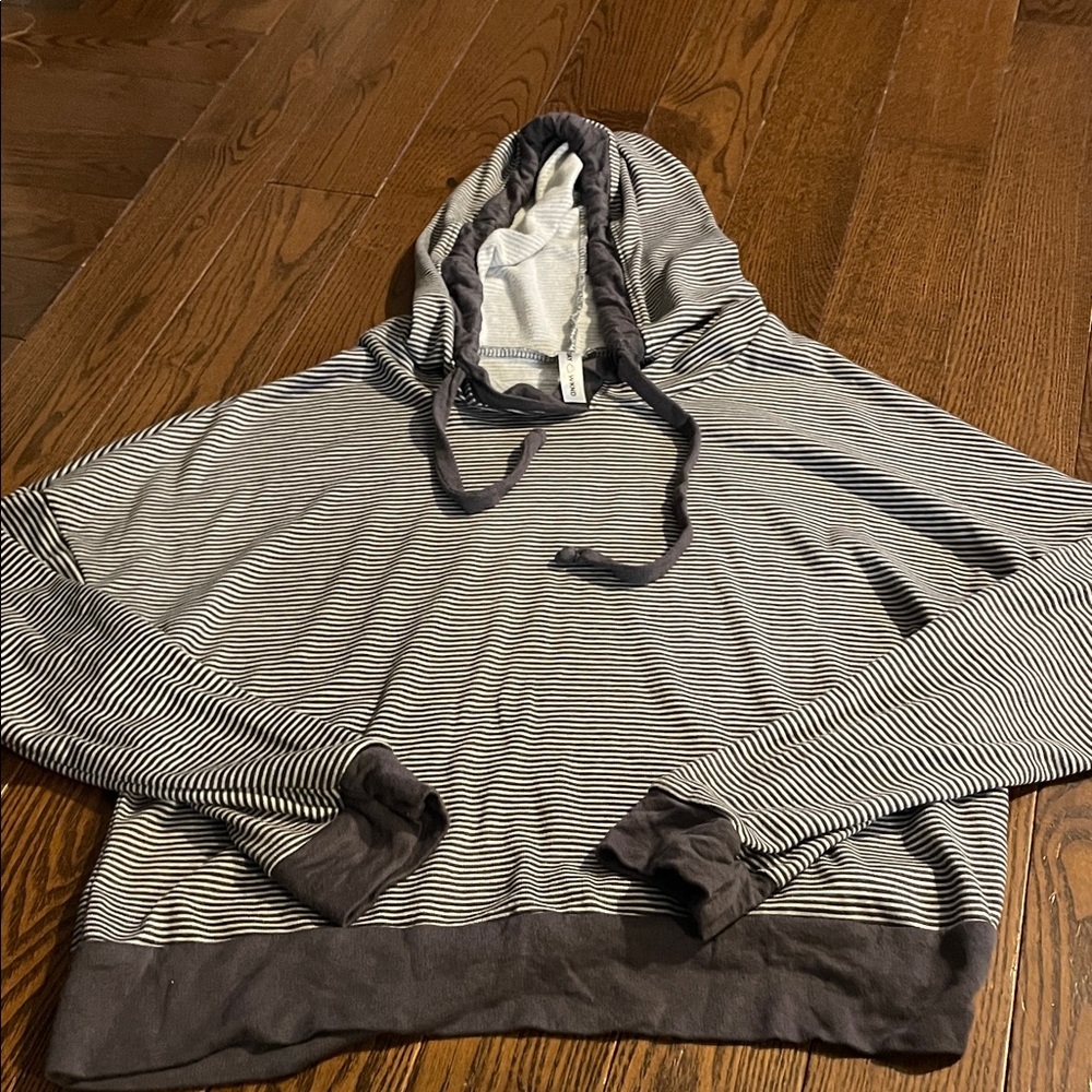 🔥 3/$25 - Striped Gray and White Longsleeve Hoodie